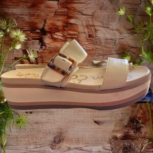 Gorgeous cream platform sandals slip on